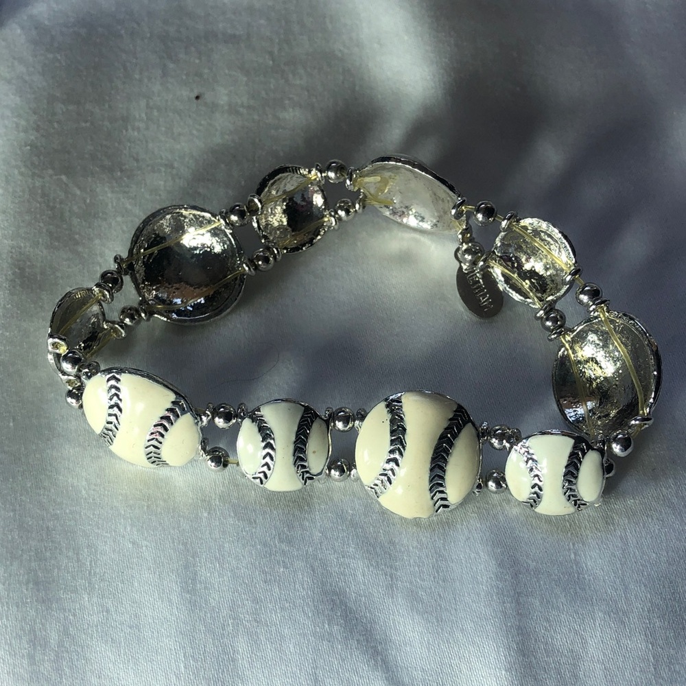 Vintage NWOT White Enamel & Silver Baseball Charm Bracelet - Picture 2 of 5